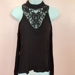 Black lons sleeve top with lace